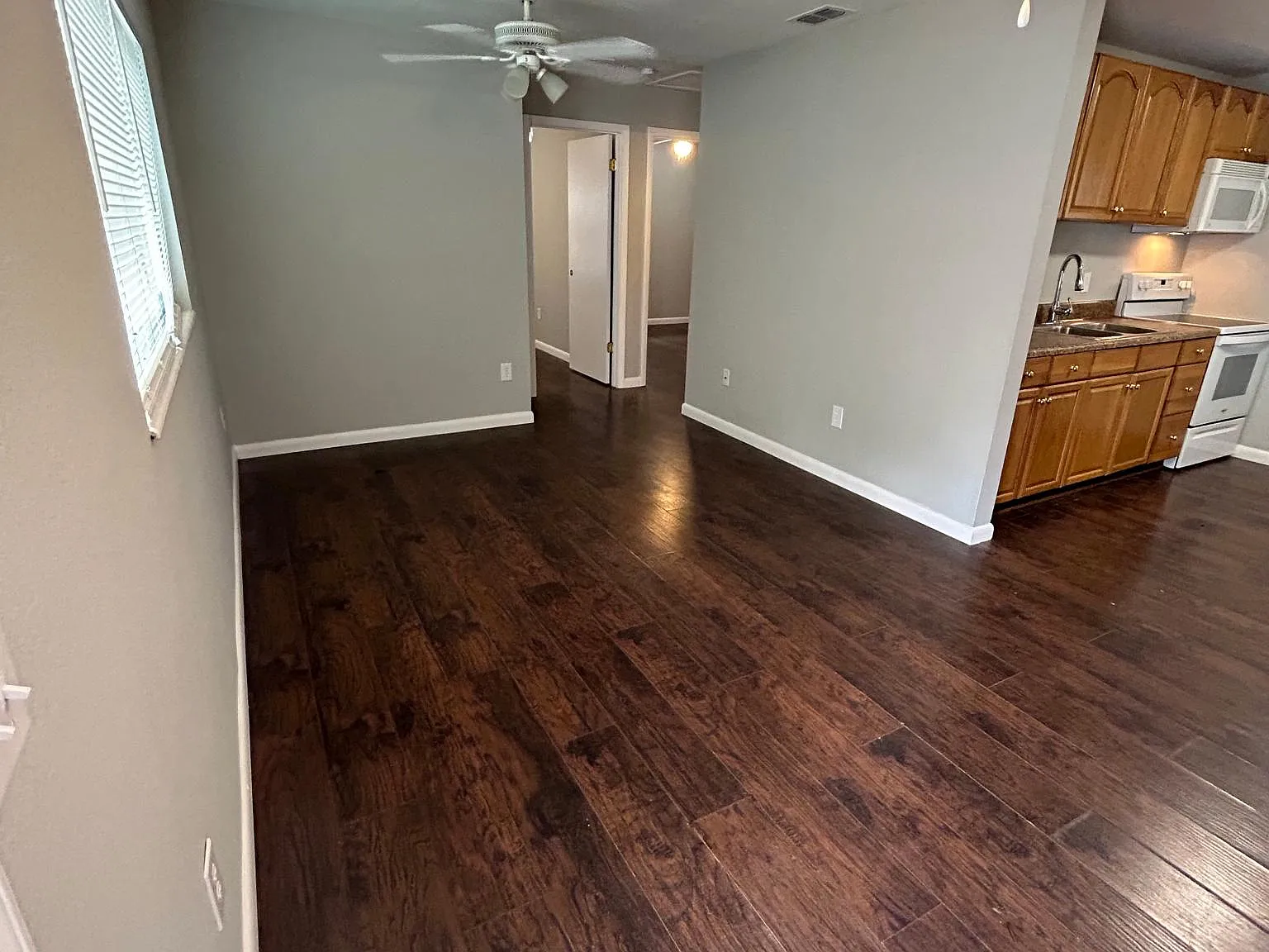 2 bed, 950 sqft, $1,600 — Photo 3