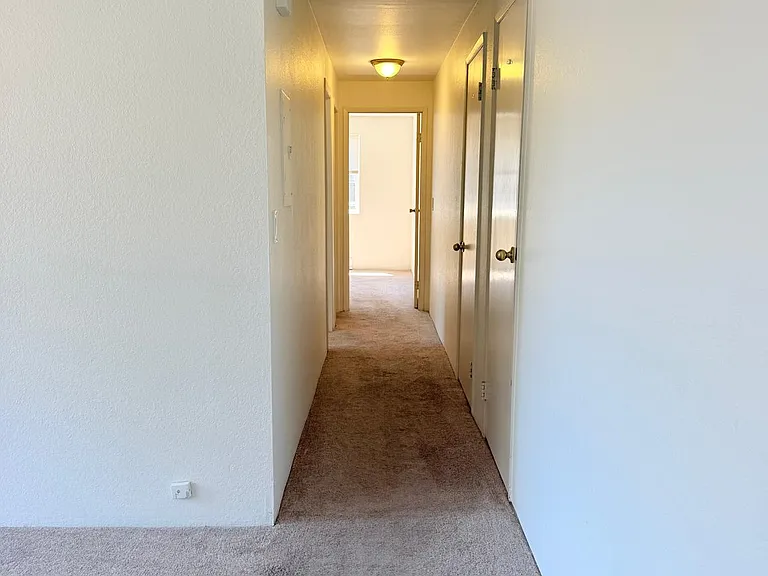 14526 NE 6th Pl #4 — Photo 17