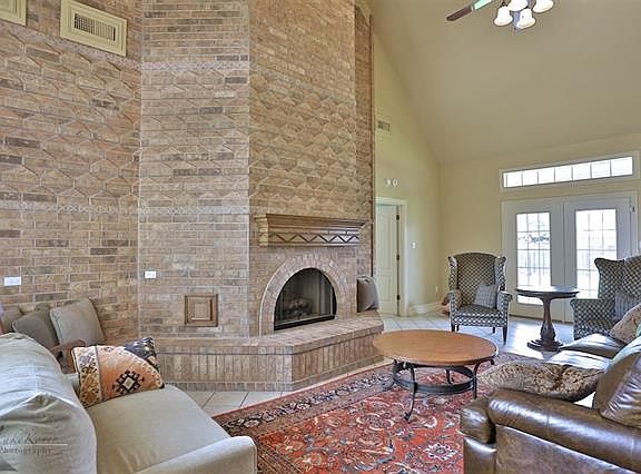 3rd image of 2410 Wyndham Ct