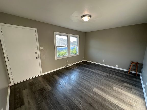4th image of 1529 Sheffield Ave #1529
