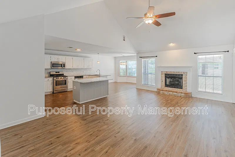 3 bed, 2.0 bath, 1914 sqft, $2,000 — Photo 4