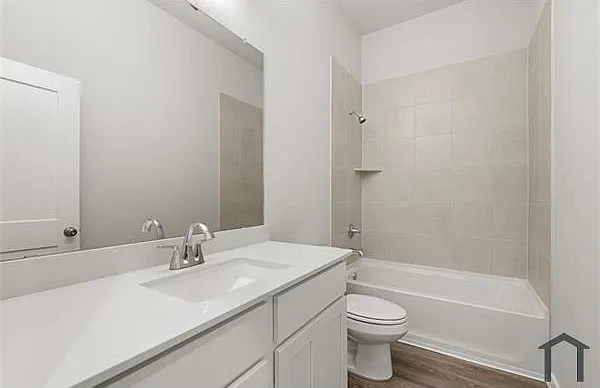 4 bed, $2,550 — Photo 4