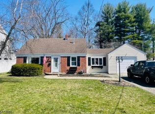 25 Village Rd, Pompton Plains, NJ 07444