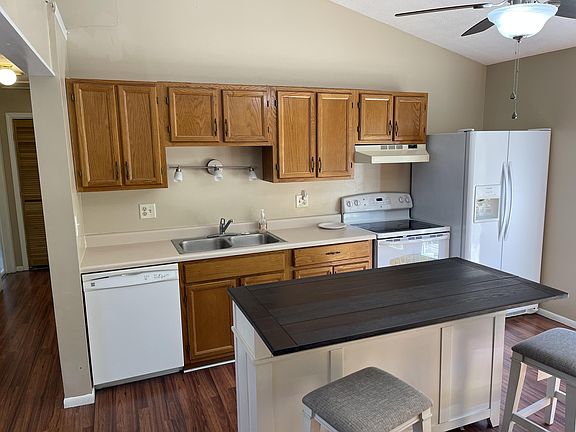 5th image of 4020 Woodchase Dr