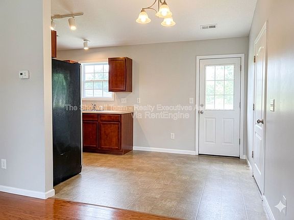 4th image of 6017 Friendship Ln