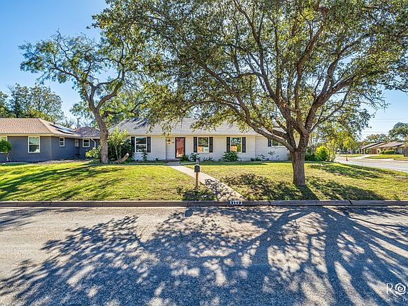 2nd image of 3119 Woodland Cir