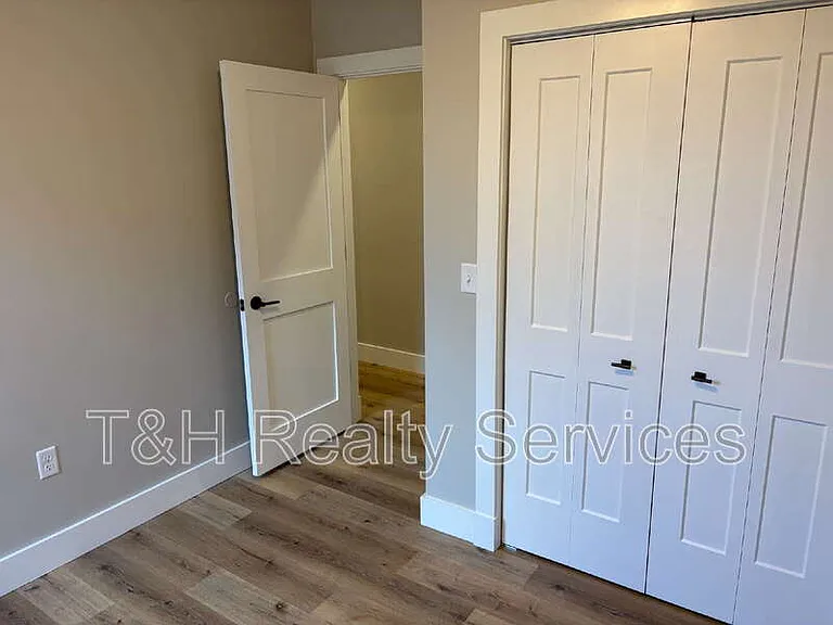 529 N Highland Ave — Photo 14