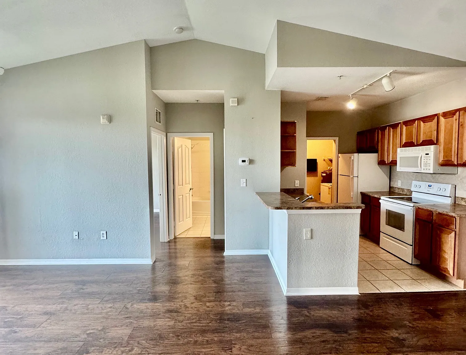 1 bed, 742 sqft, $1,600 — Photo 1