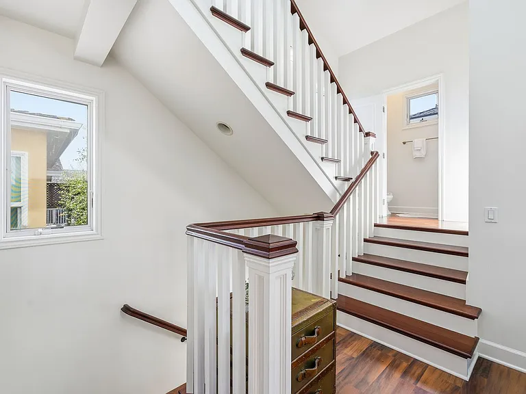 426.5 Narcissus Ave — Photo 17