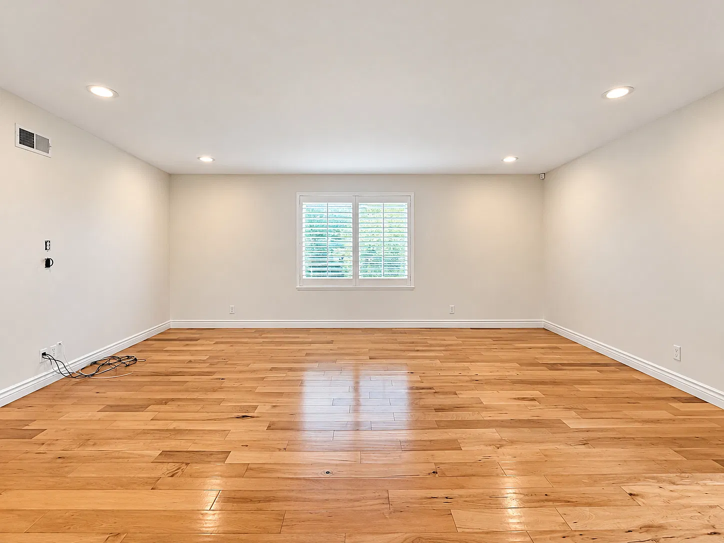 4 bed, 2002 sqft, $4,250 — Photo 4