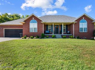1013 Whispering Oak Dr, Bardstown, KY 40004