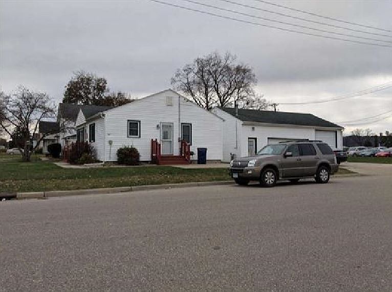 2nd image of 629 N 7th St
