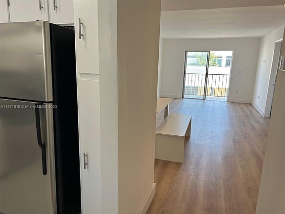 4th image of 1150 Collins Ave APT 503