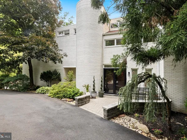 1351 Bobarn Dr, Penn Valley, PA 19072