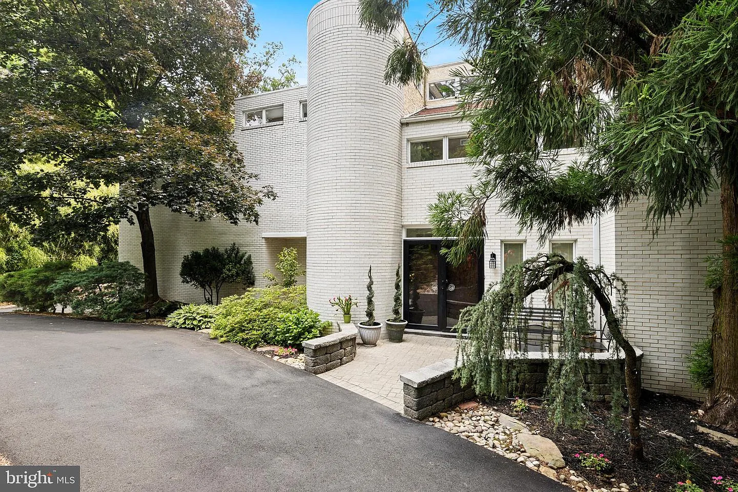 1351 Bobarn Dr photo 1