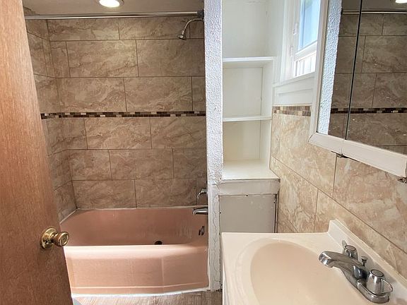 5th image of 5546 Jackson St #11