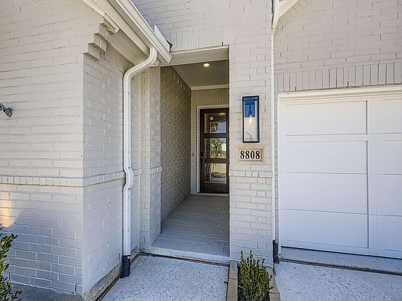 8808 Chestnut Lane front porch