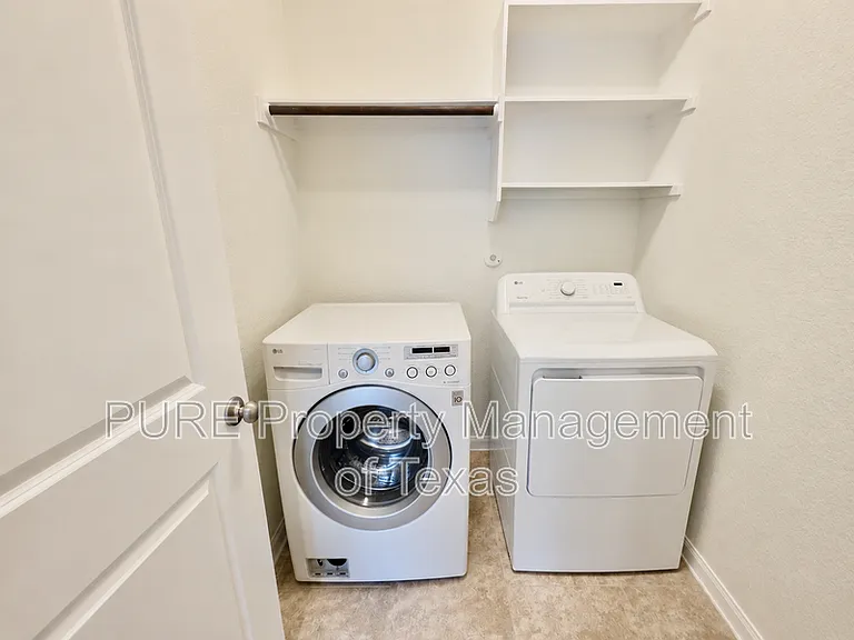 615 Linares Ln — Photo 24