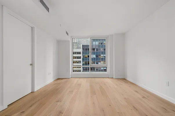 Rented by SERHANT. | media 1