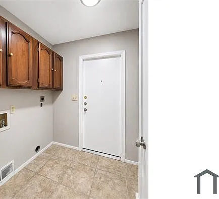 8603 Leyland — Photo 5