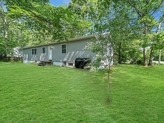 4th image of 20 Beach Ln