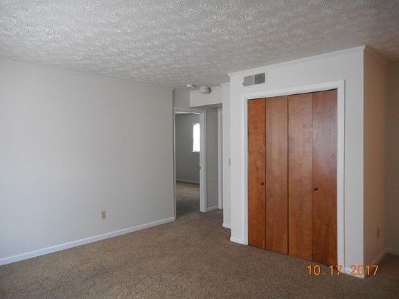 4th image of 18 Jill Dr