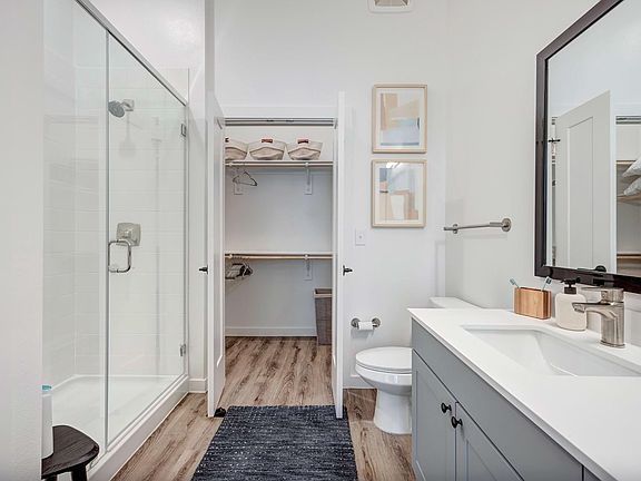 3rd image of 4402 S Congress Ave