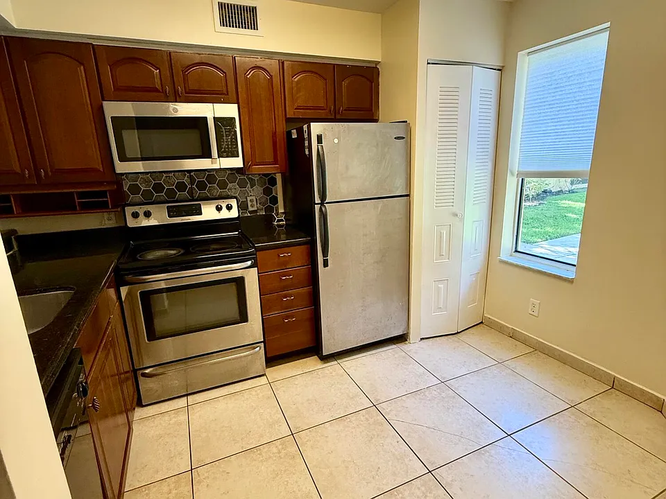 968 Coral Club Dr #968