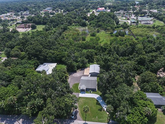 4th image of 300 S Carpenter Ave