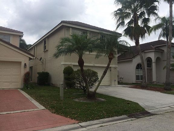 3rd image of 7976 Lakewood Cove Ct
