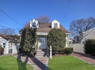 141 Bedford Ave, New Hyde Park, NY 11040