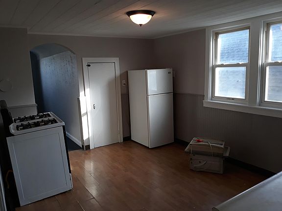 3rd image of 24 Reo Ave