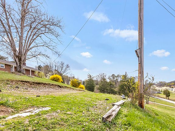 4th image of 3023 Princeton Rd