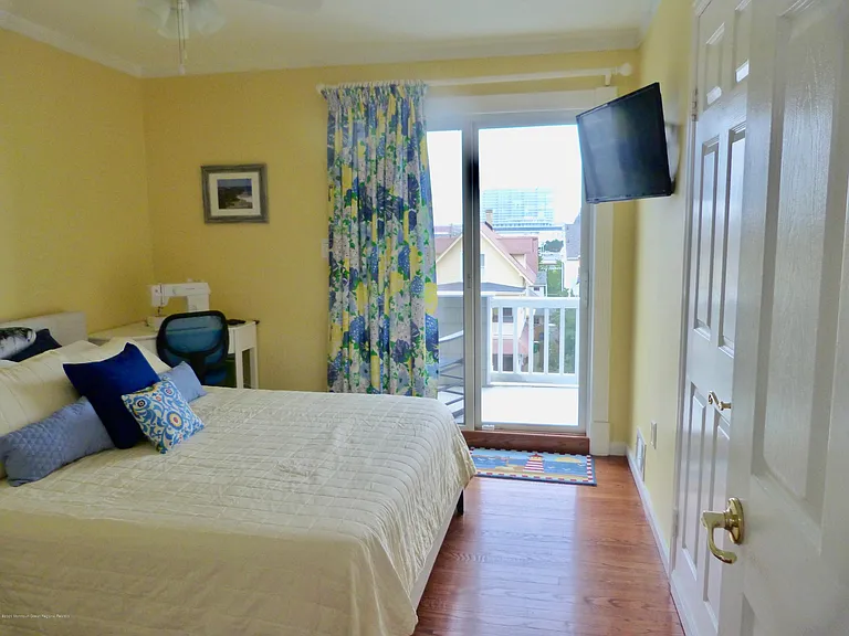 4 Ocean Ave #14 — Photo 28