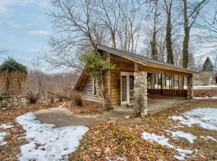 77 W South St, Douglas, MI 49406