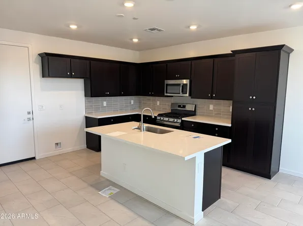 2265 S Falcon Drive, Gilbert, AZ 85295