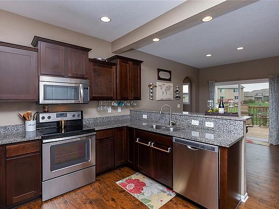 3rd image of 1909 NW Woodbury Dr