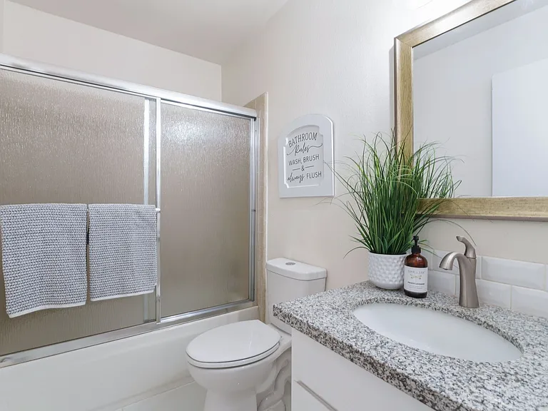 4779 N Cedar Ave #105 — Photo 12