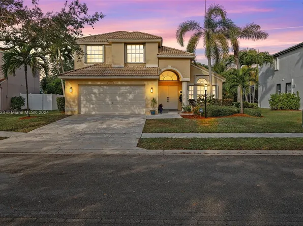 1148 NW 133rd Ave, Pembroke Pines, FL 33028