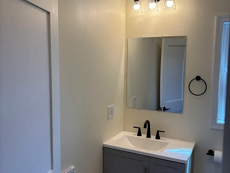 211 E Enfield Center Rd — Photo 13