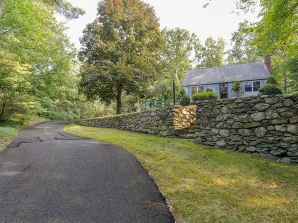 736 Plymouth St, Halifax, MA 02338