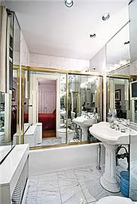 Sold by Markgraf Group Ltd | media 19