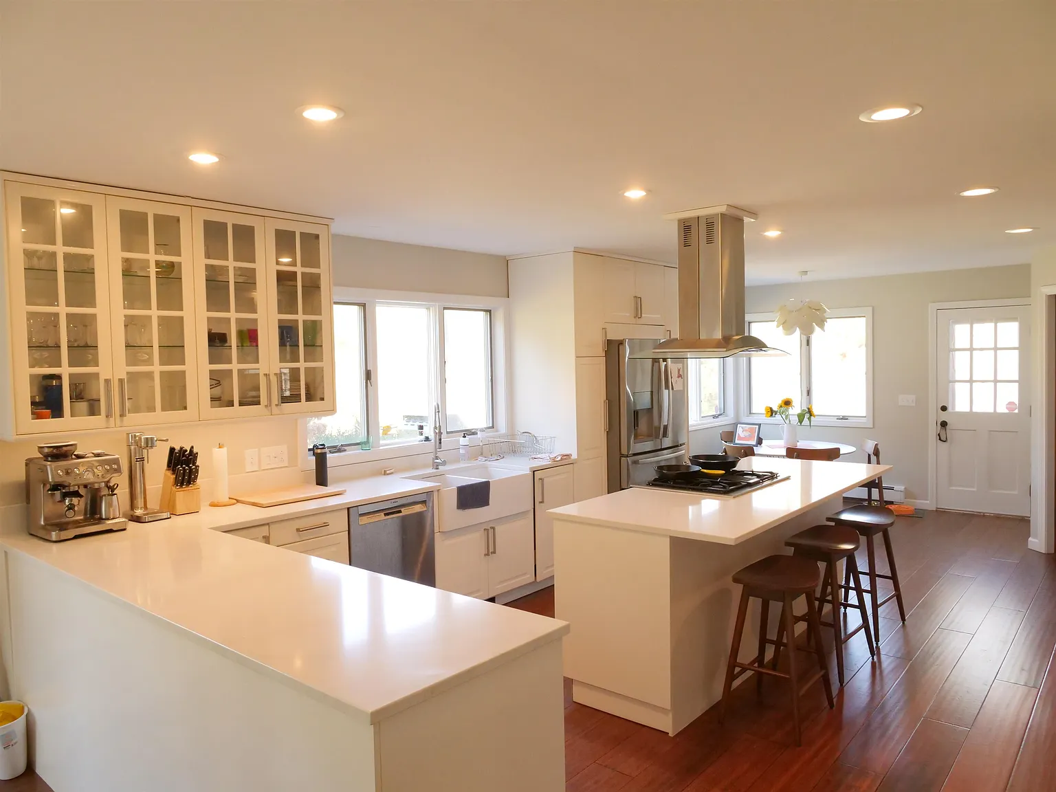 4 bed, 4.5 bath, 3512 sqft, $7,000 — Photo 4