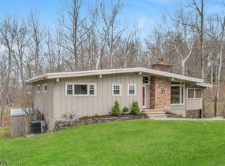 27 Bear Mountain Rd, Ringwood Boro, NJ 07456