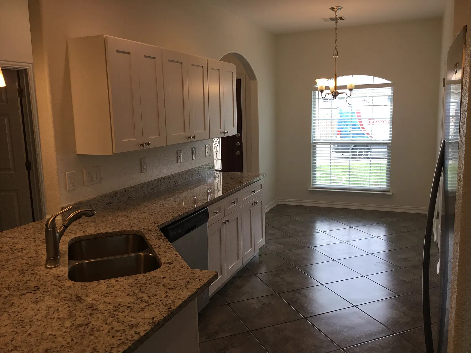 3 bed, 2.0 bath, 1580 sqft, $1,945 — Photo 3