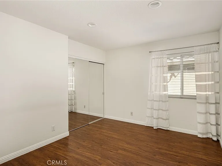 4867 Tremezzo Dr — Photo 36