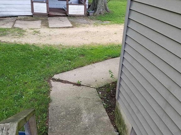 2nd image of 404 Miriam Ave