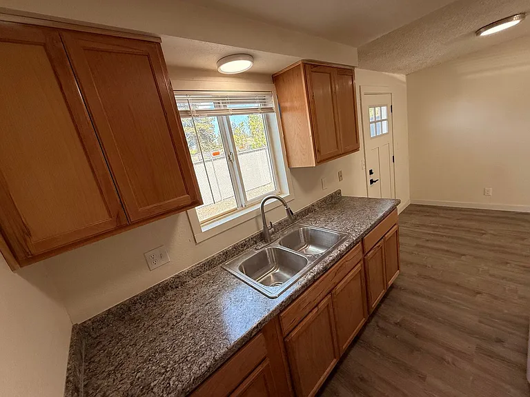 360 SE Railroad St #6 — Photo 8