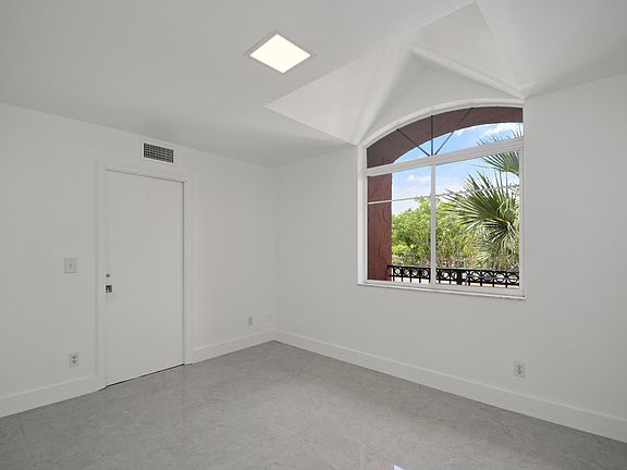 5th image of 10015 NW 46th St #3014