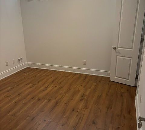 3rd image of 154 Regent Rd